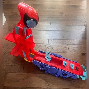 Spider-Man Mobile Webquarters with Spidey action figures